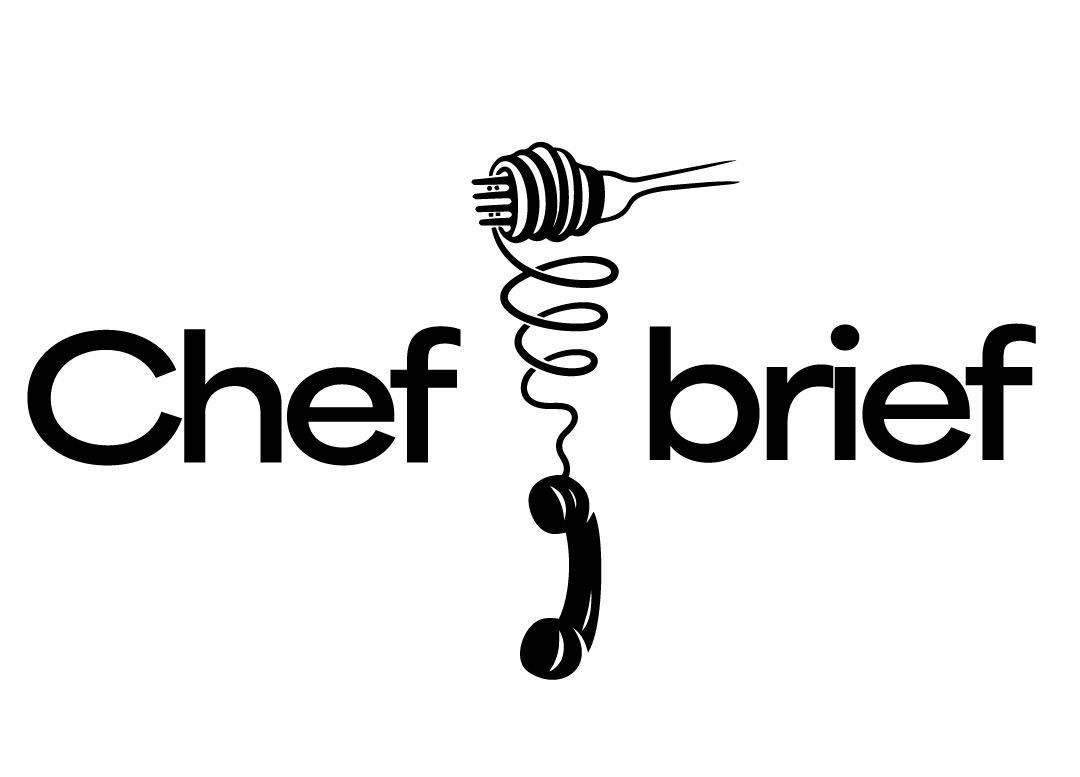 Logo de Chef's Brief con tenedor, espagueti y teléfono formando la marca